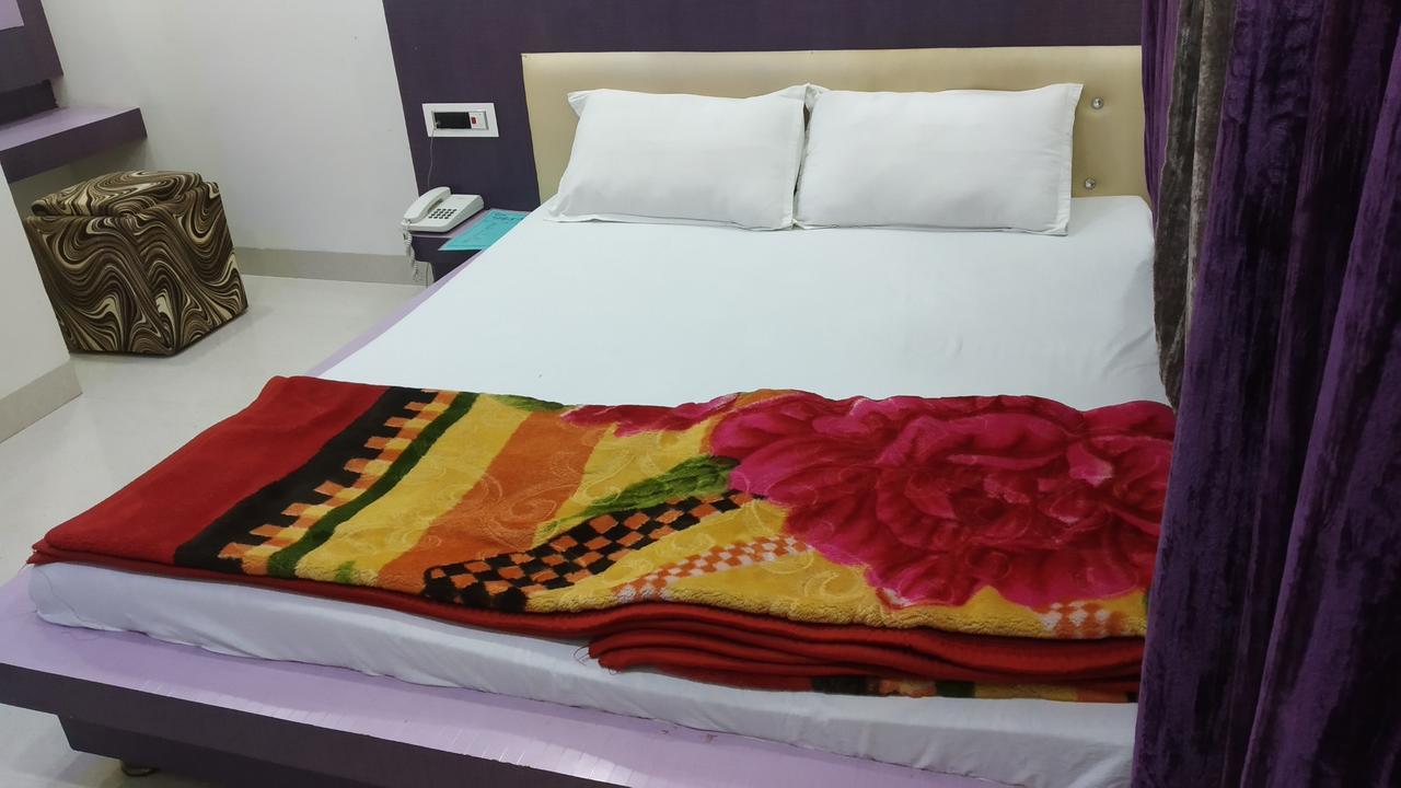 Hotel Nikunj Ashta  Extérieur photo