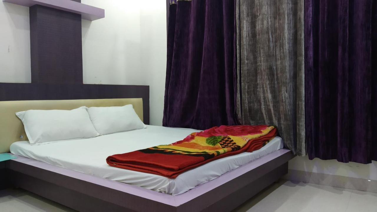Hotel Nikunj Ashta  Extérieur photo